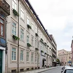 Cc Downtown Palace - E